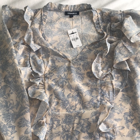 Express Top NWT!!! - Picture 2 of 5